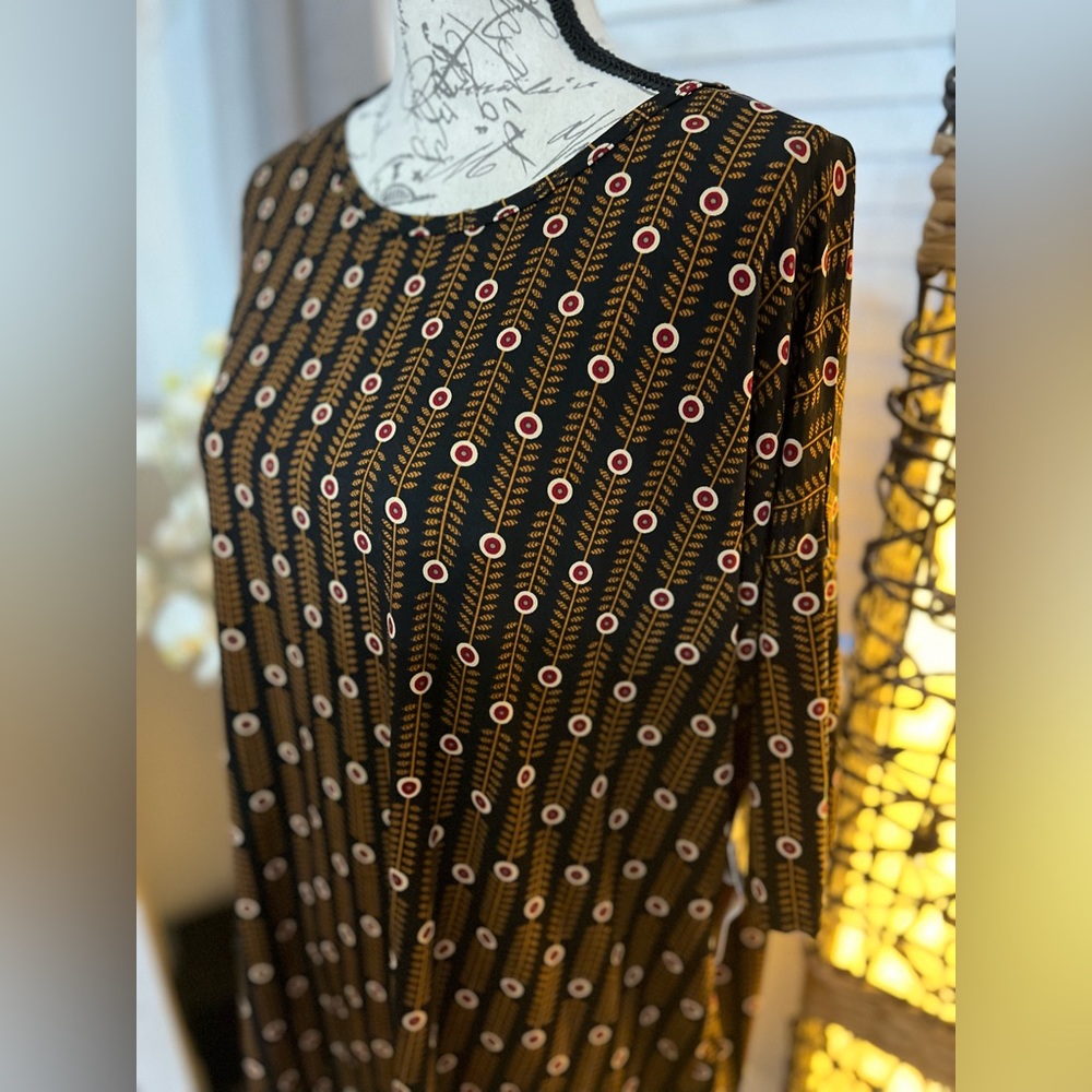 Lularoe top.